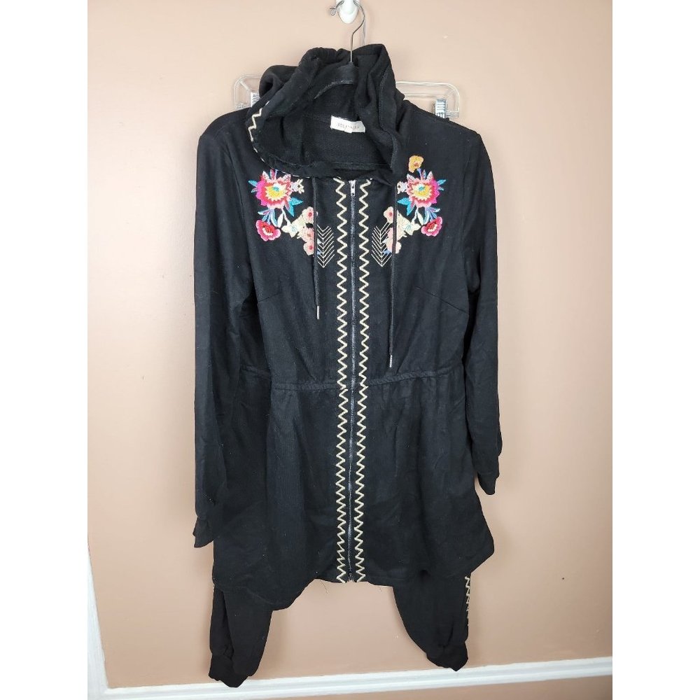 Solitaire floral embroidered tracksuit